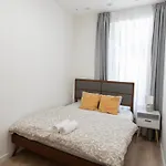 Artsy Elizabeth Boulevard Apartamento