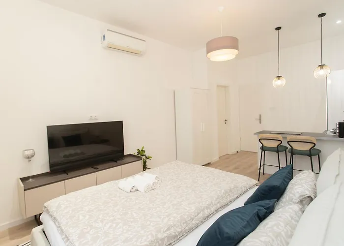 Artsy Elizabeth Boulevard Appartement