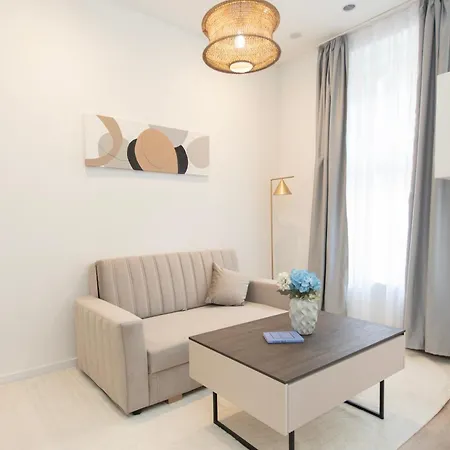 Artsy Elizabeth Boulevard * Budapest