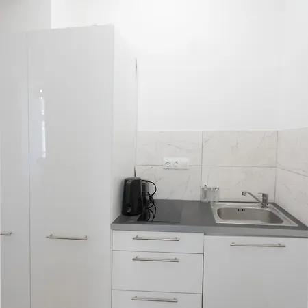 Artsy Elizabeth Boulevard