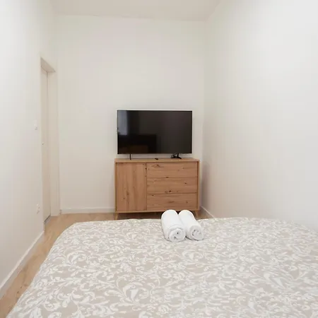 Artsy Elizabeth Boulevard *