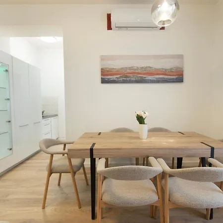 Artsy Elizabeth Boulevard