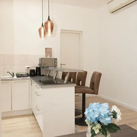 Artsy Elizabeth Boulevard * Budapest