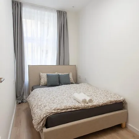 Artsy Elizabeth Boulevard *