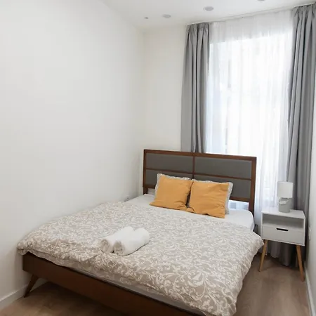 Artsy Elizabeth Boulevard Apartment
