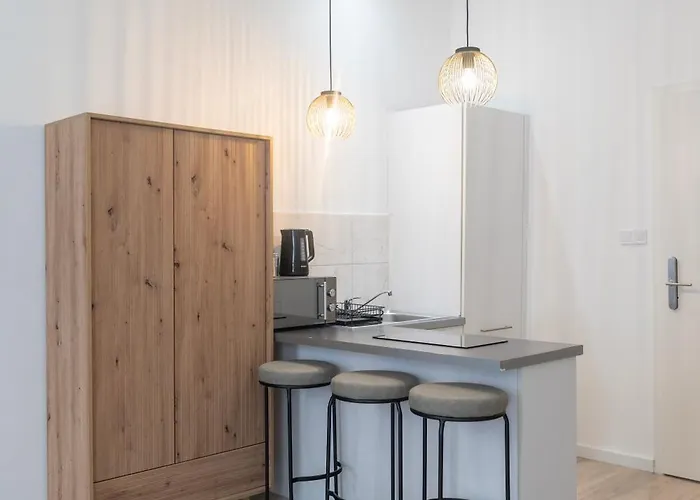 Artsy Elizabeth Boulevard *